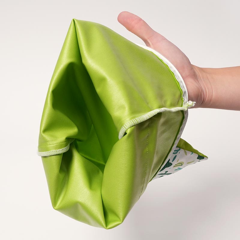 The inside of the DuoDry Wet Bag, designed with materials which ensure no liquids can come out once the bag is closed. 