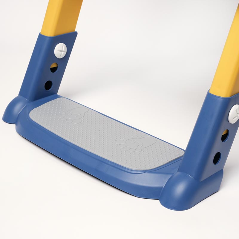 Close up on a non-slip bottom ladder of the Loondie StepUp potty training Seat.